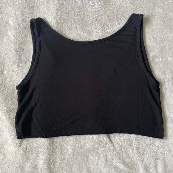 black crop top - Picture 3 of 3